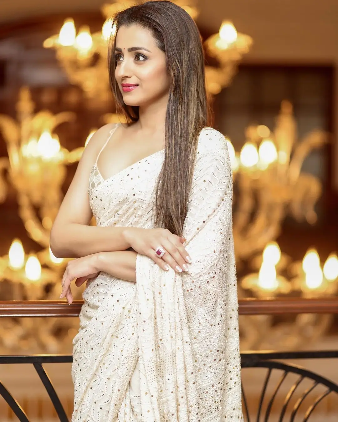 Trisha Krishnan Mesmerizing Looks In Beautiful White Designer Saree